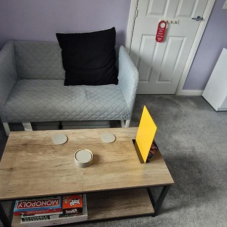 Double B&B Room In Southwater With Private Bathroom And Parking Exterior foto